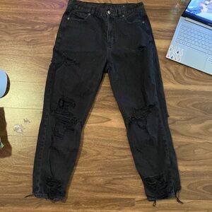AMERICAN EAGLE RIPPED JEANS